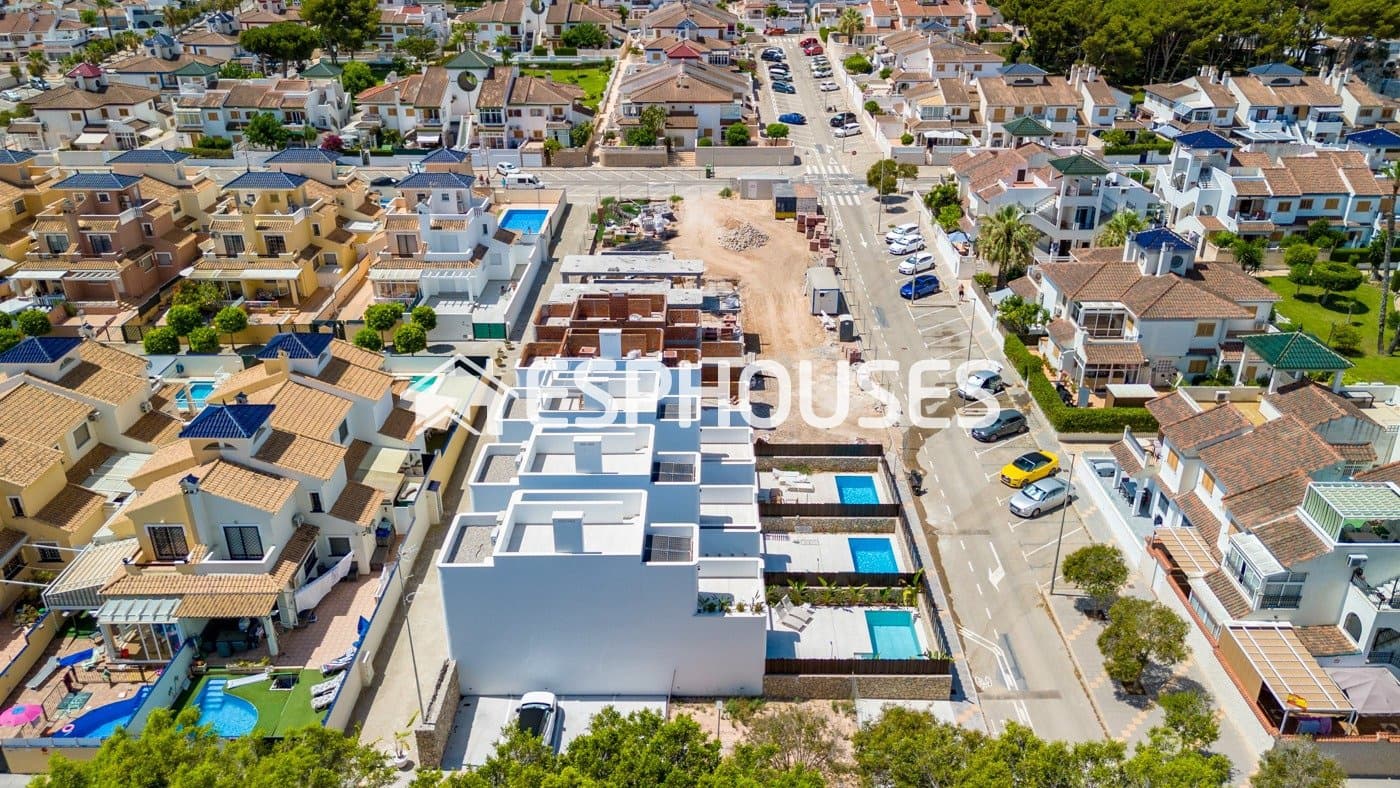 Chalet de 3 habitaciones en Pilar de la Horadada en venta con piscina garaje - 539.900 € (Ref: 9445081)