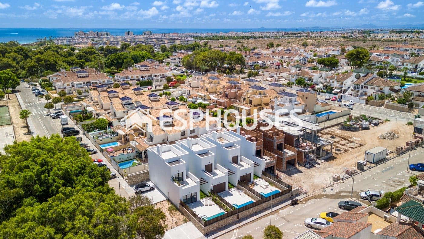 Chalet de 3 habitaciones en Pilar de la Horadada en venta con piscina garaje - 539.900 € (Ref: 9445081)