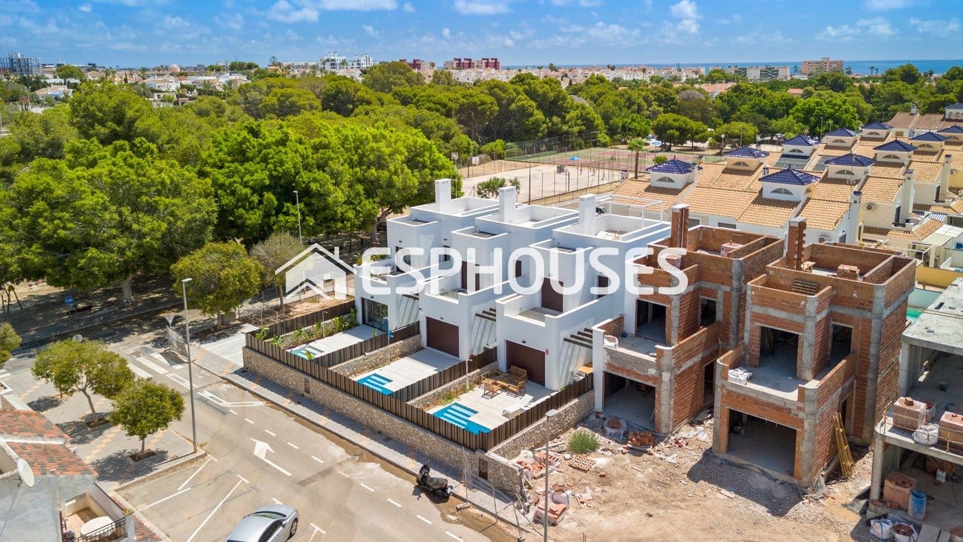 Chalet de 3 habitaciones en Pilar de la Horadada en venta con piscina garaje - 539.900 € (Ref: 9445081)
