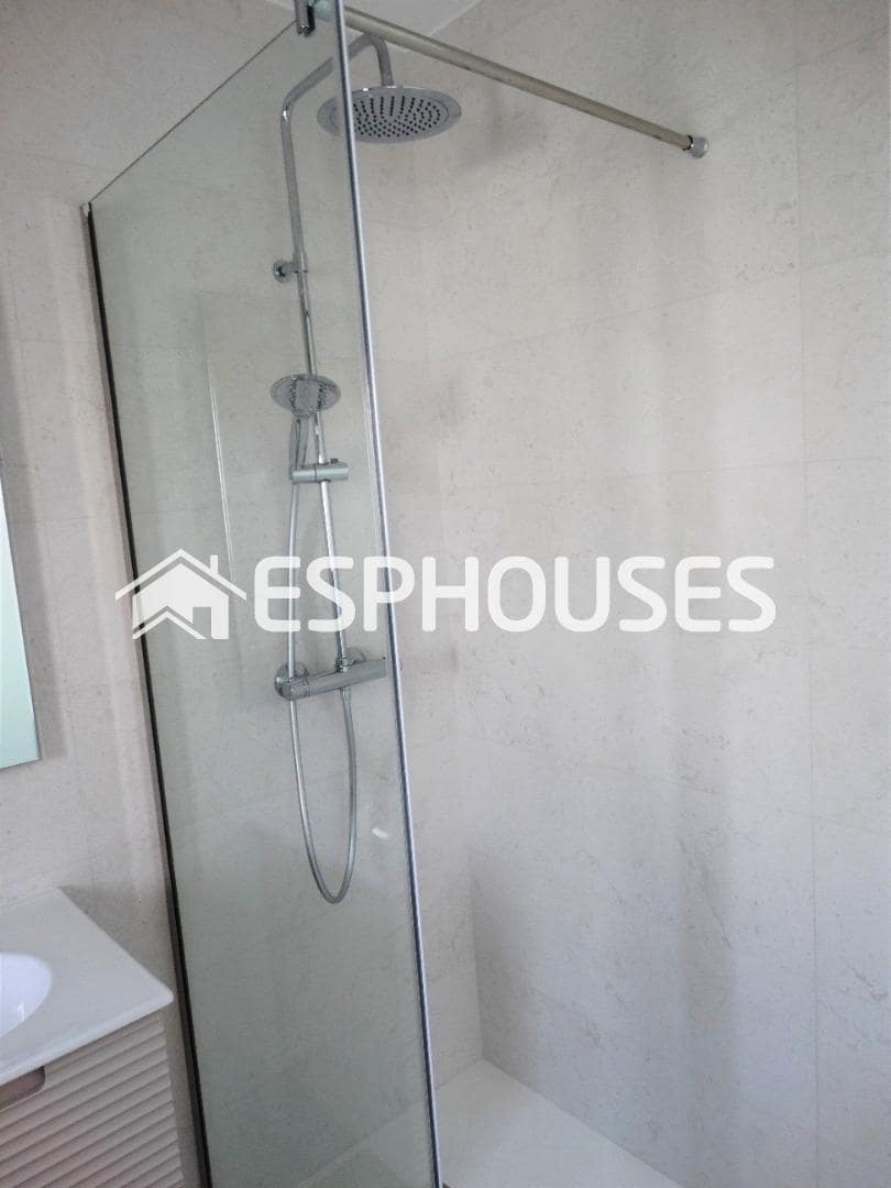 Bungalow de 3 habitaciones en Pilar de la Horadada en venta con piscina garaje - 425.000 € (Ref: 9445085)