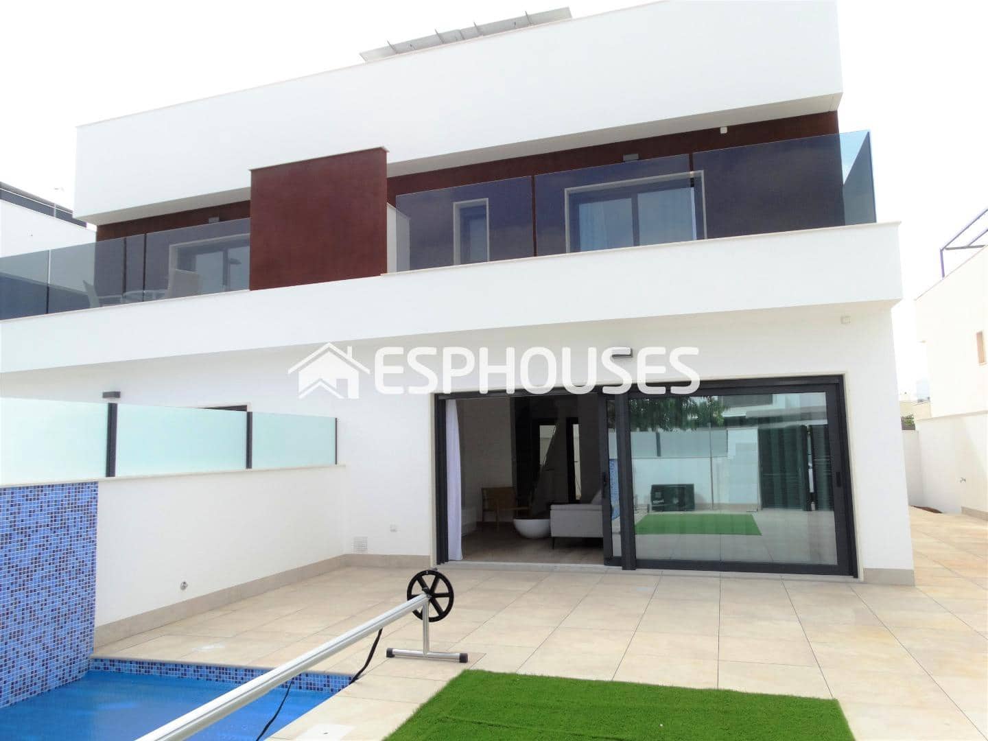 Bungalow de 3 habitaciones en Pilar de la Horadada en venta con piscina garaje - 425.000 € (Ref: 9445085)