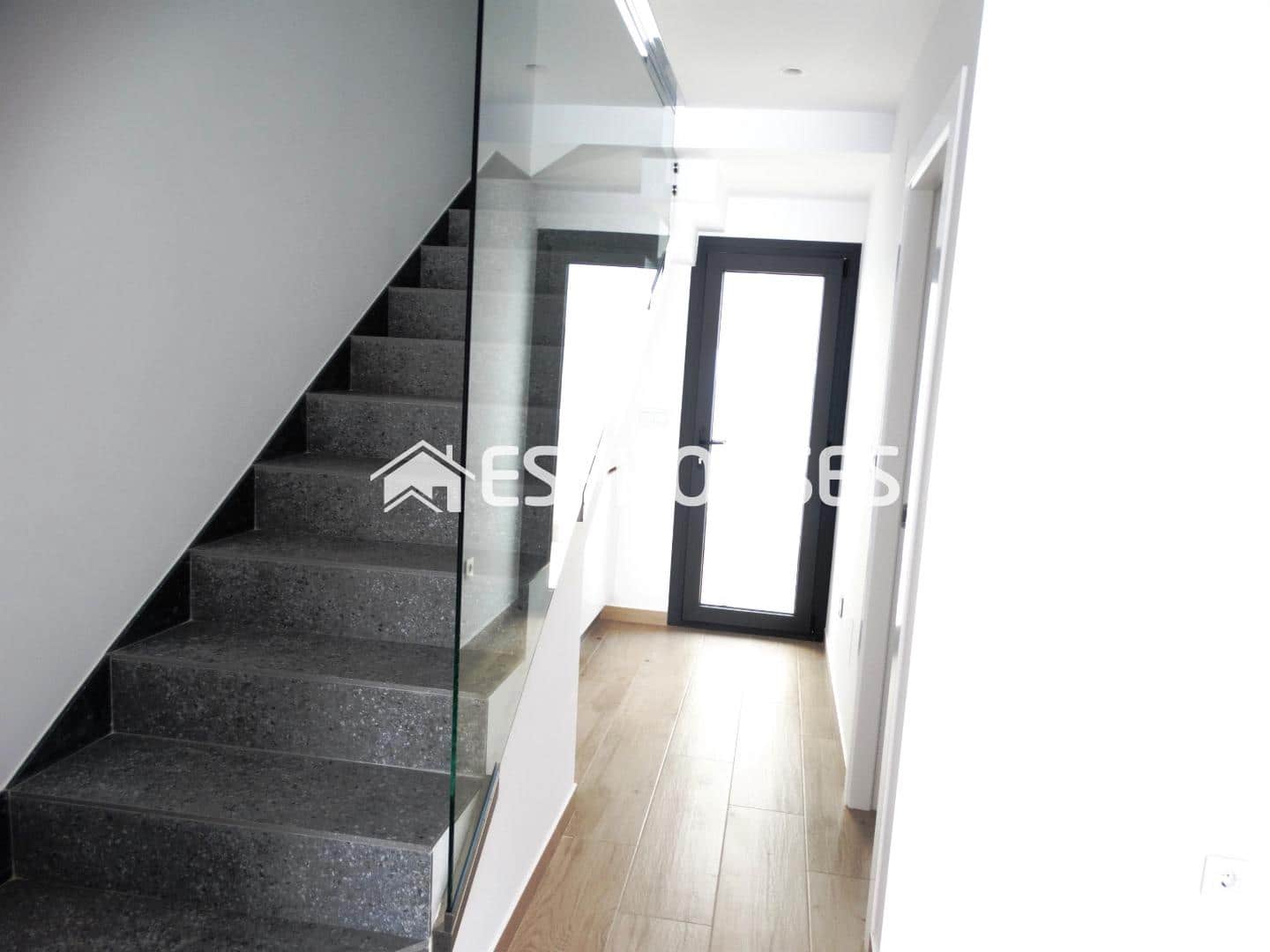 Bungalow de 3 habitaciones en Pilar de la Horadada en venta con piscina garaje - 425.000 € (Ref: 9445085)