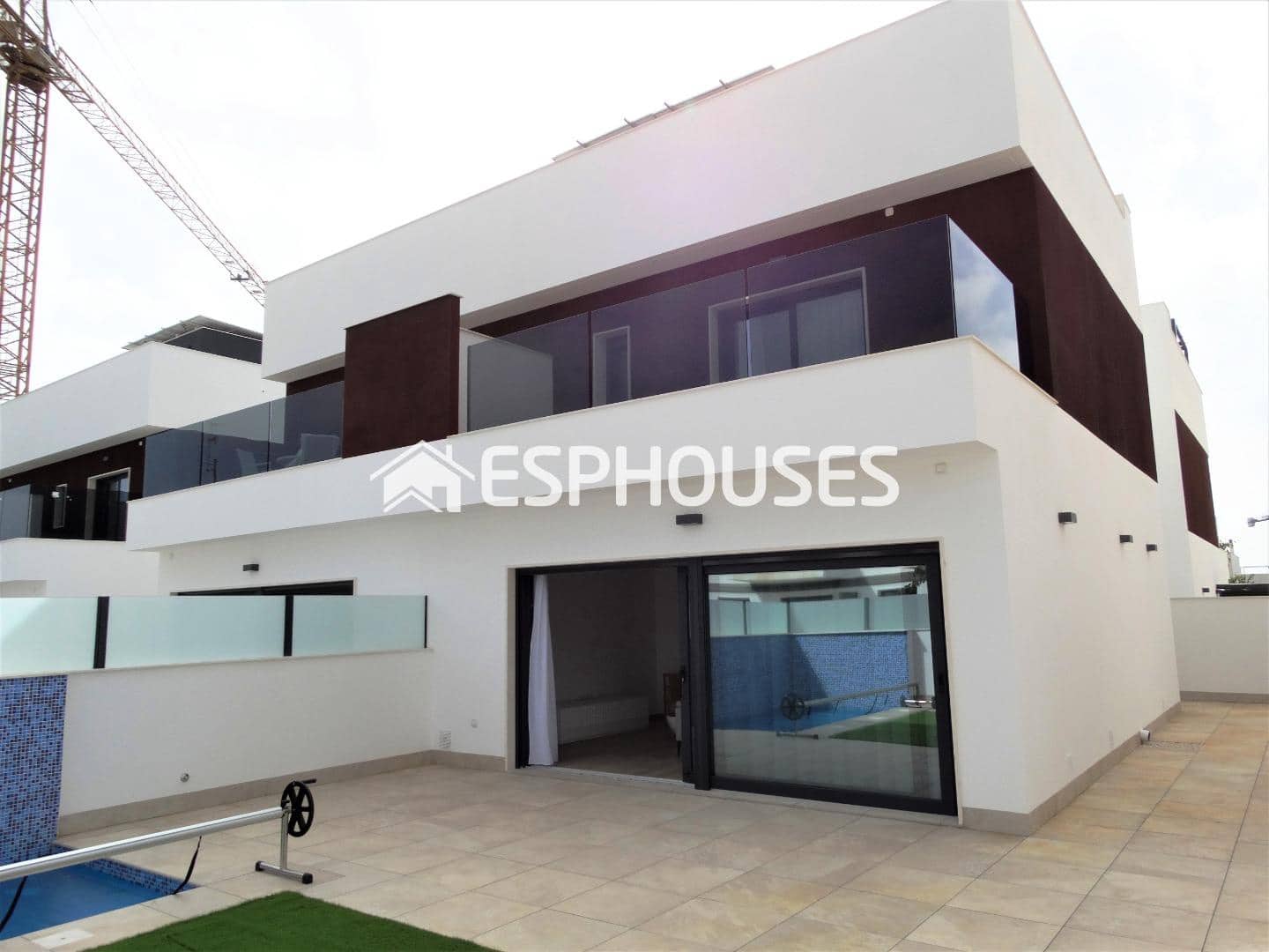 Bungalow de 3 habitaciones en Pilar de la Horadada en venta con piscina garaje - 425.000 € (Ref: 9445085)