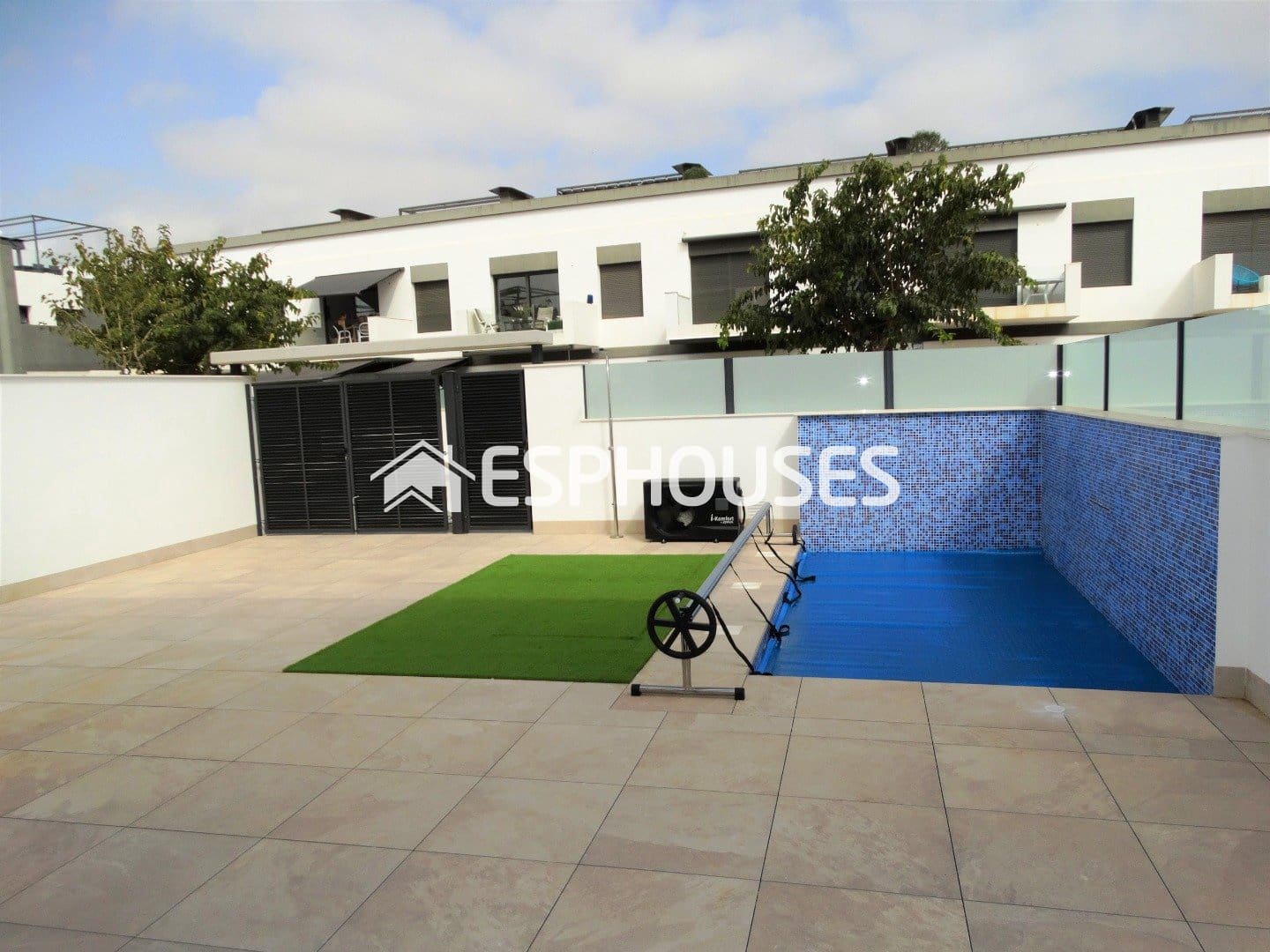 3 soveværelse Semi-Rækkehus til salg i Pilar de la Horadada med swimmingpool - € 425.000 (Ref: 9445085)