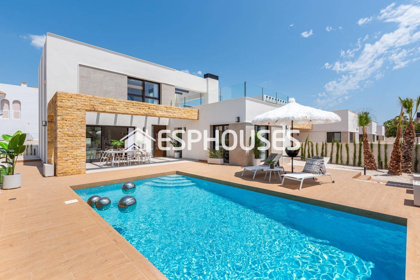 Chalet de 3 habitaciones en Rojales en venta con piscina garaje - 884.450 € (Ref: 9445089)