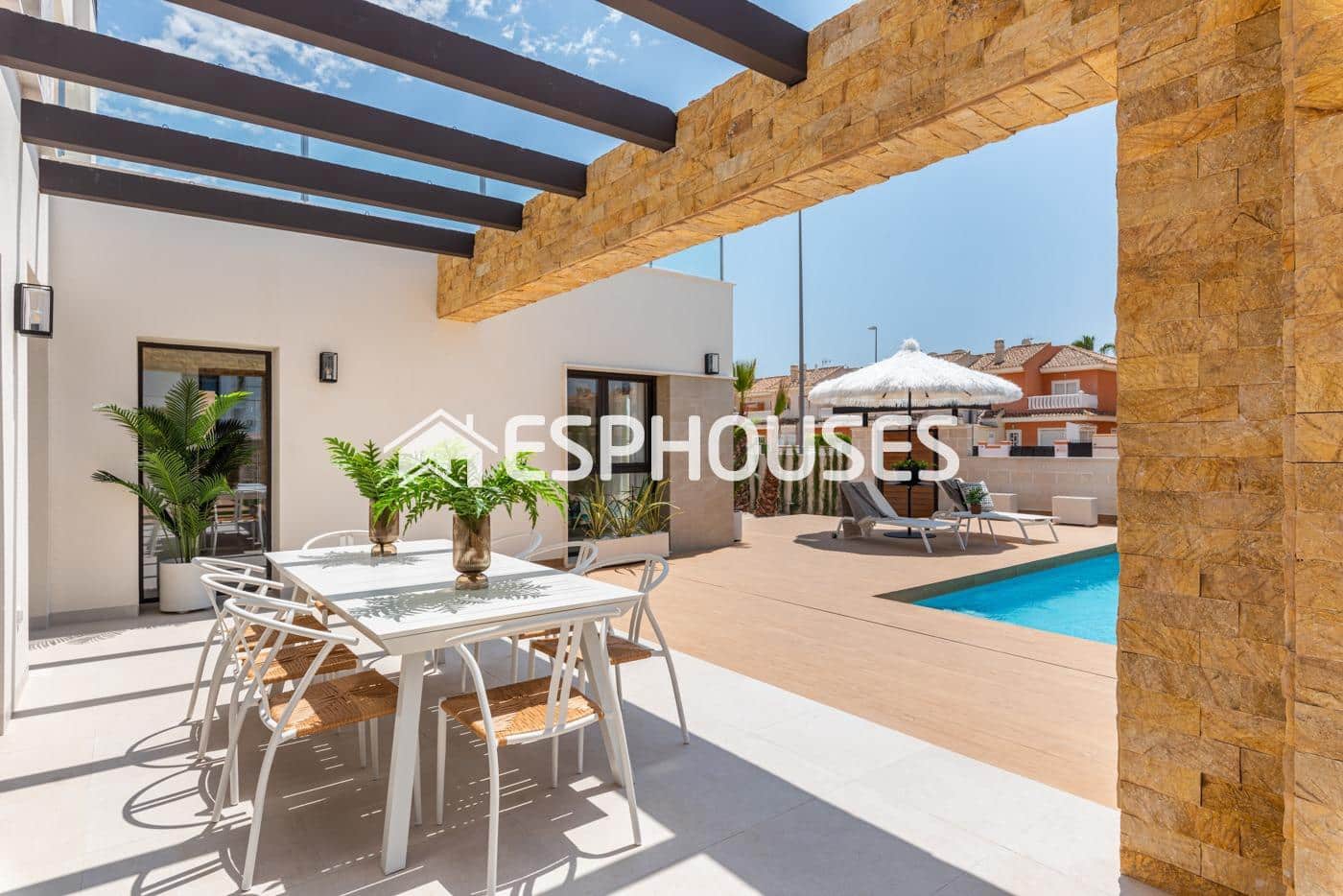 Chalet de 3 habitaciones en Rojales en venta con piscina garaje - 884.450 € (Ref: 9445089)