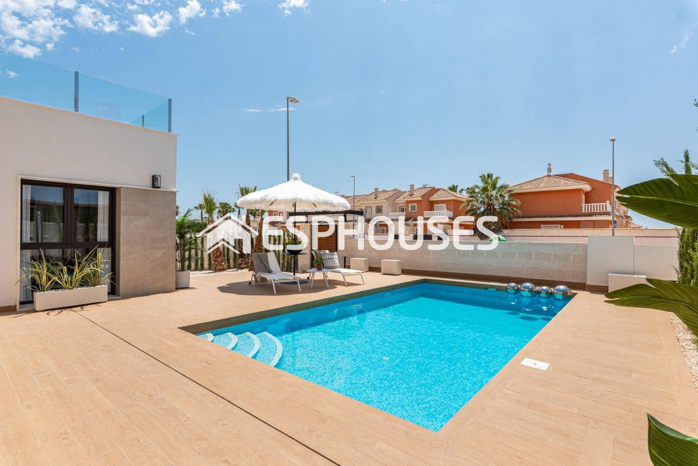 Chalet de 3 habitaciones en Rojales en venta con piscina garaje - 884.450 € (Ref: 9445089)