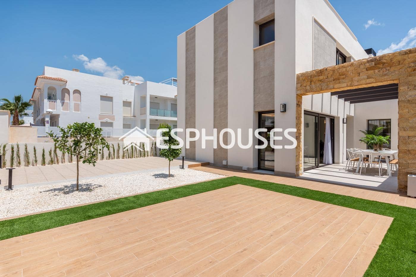 Chalet de 3 habitaciones en Rojales en venta con piscina garaje - 884.450 € (Ref: 9445089)