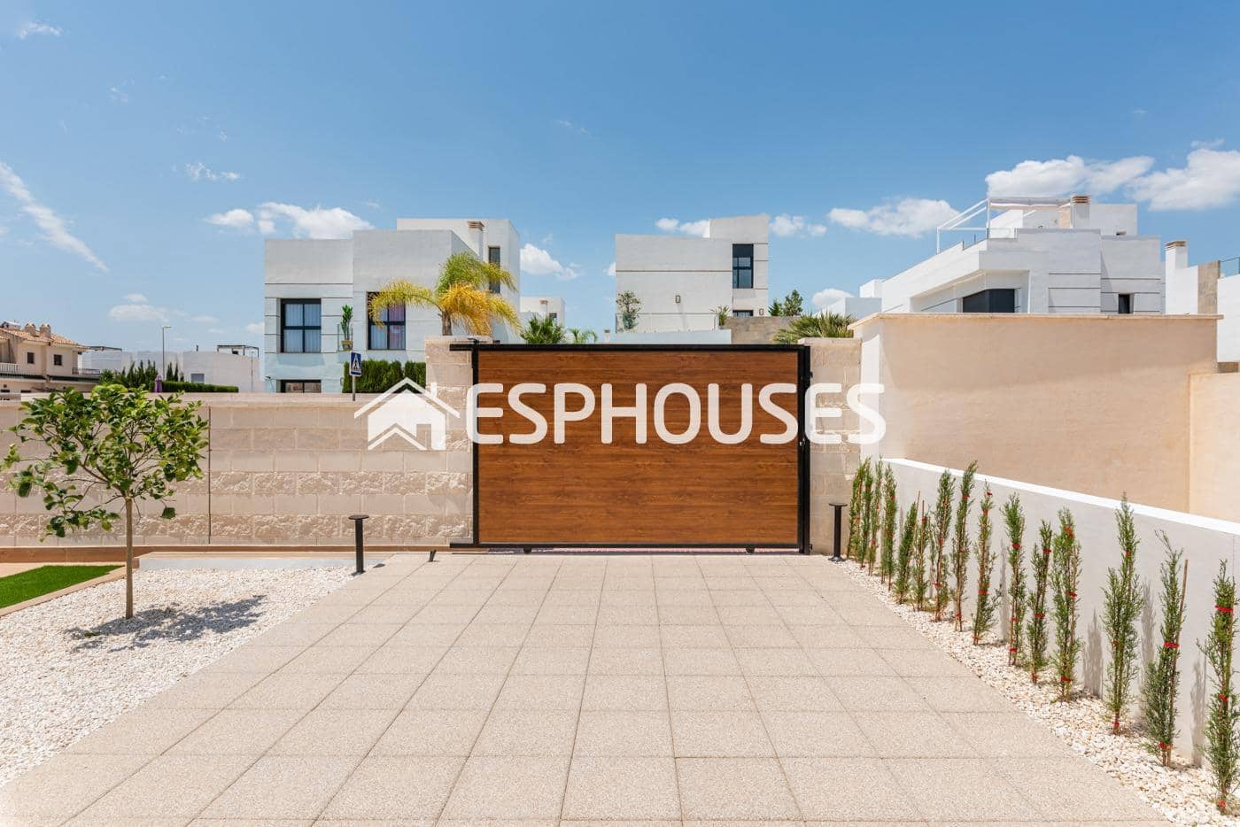 Chalet de 3 habitaciones en Rojales en venta con piscina garaje - 884.450 € (Ref: 9445089)