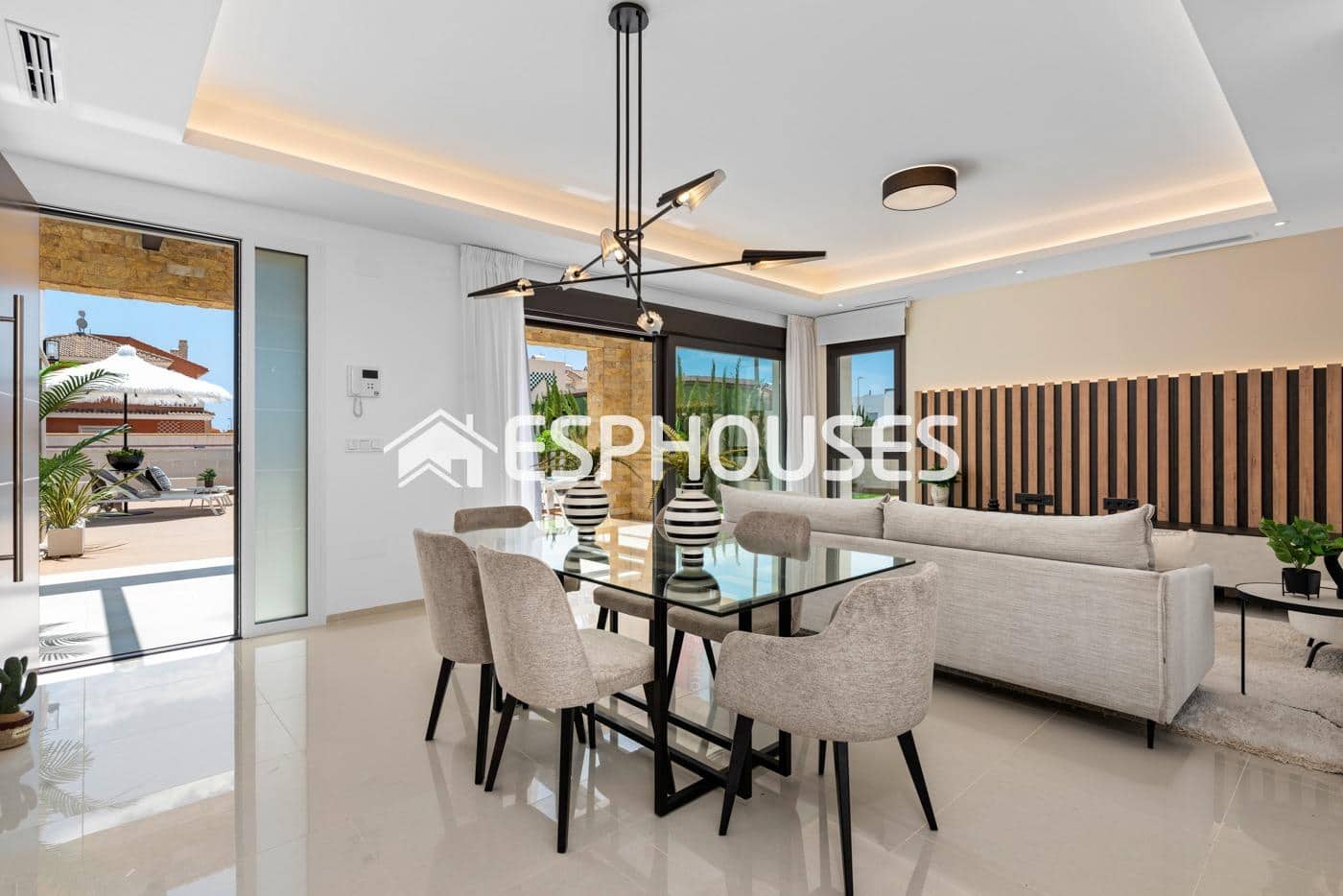 Chalet de 3 habitaciones en Rojales en venta con piscina garaje - 884.450 € (Ref: 9445089)