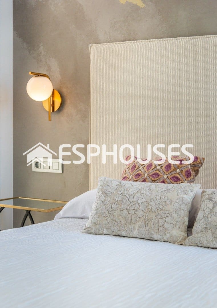 3 bedroom Villa for sale in Los Montesinos with pool - € 485,000 (Ref: 9445095)