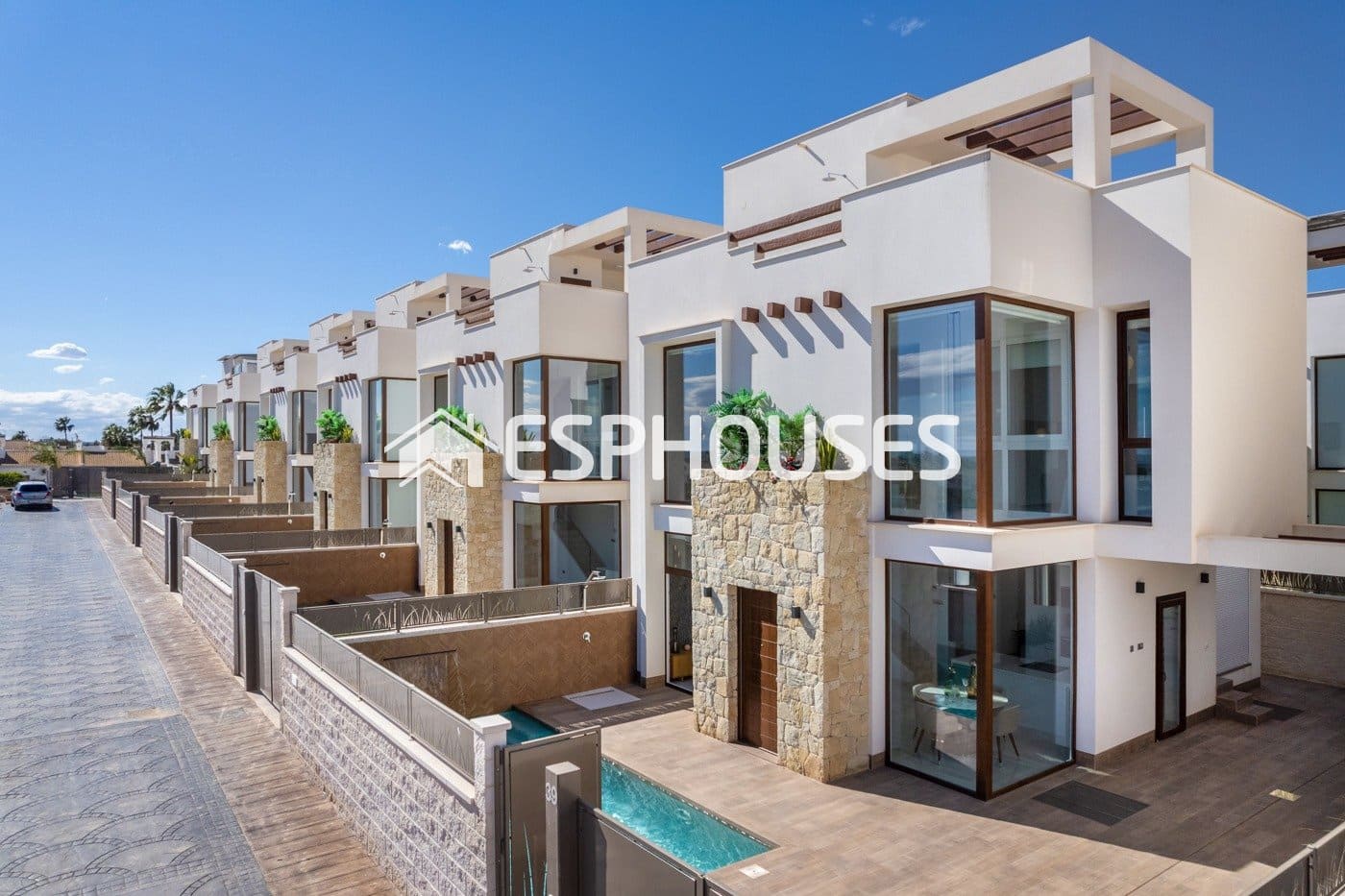 3 bedroom Villa for sale in Los Montesinos with pool - € 485,000 (Ref: 9445095)