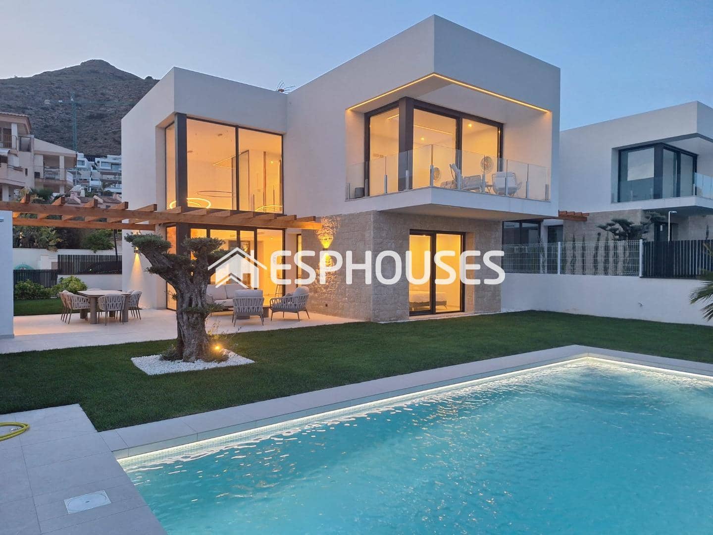 3 soveværelse Villa til salg i Finestrat med swimmingpool garage - € 1.195.000 (Ref: 9445111)