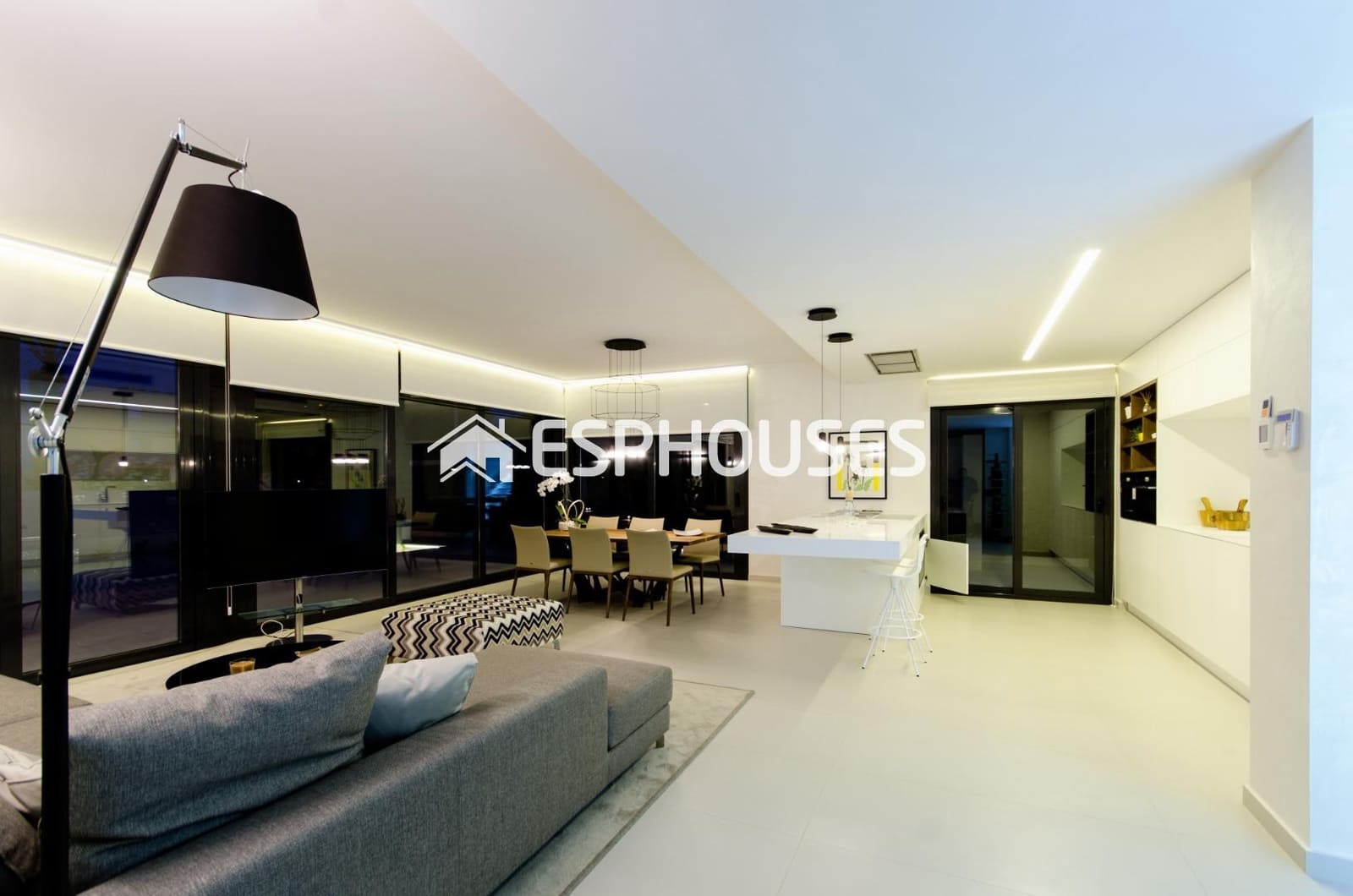 4 soveværelse Villa til salg i Orihuela Costa med swimmingpool garage - € 1.050.000 (Ref: 9445115)