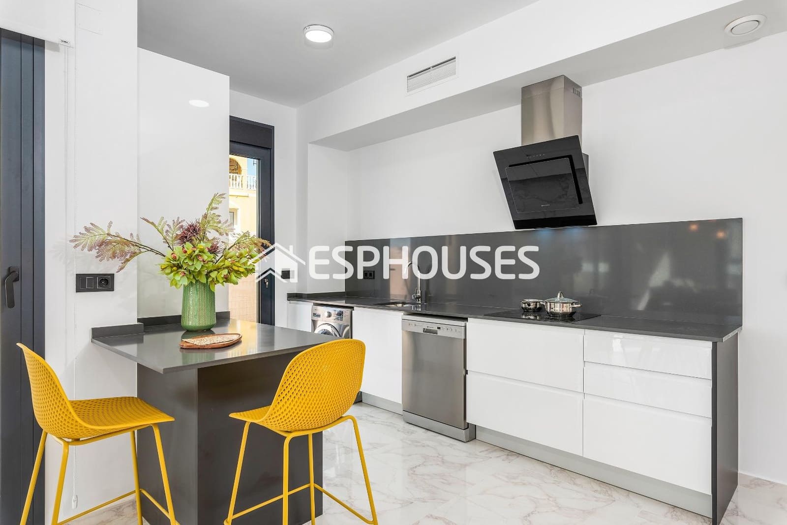 3 slaapkamer Villa te koop in Benijofar met zwembad garage - € 435.000 (Ref: 9445117)