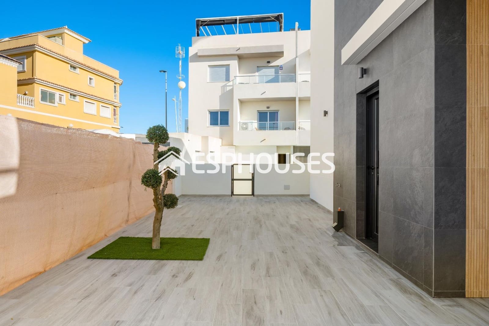 3 slaapkamer Villa te koop in Benijofar met zwembad garage - € 435.000 (Ref: 9445117)