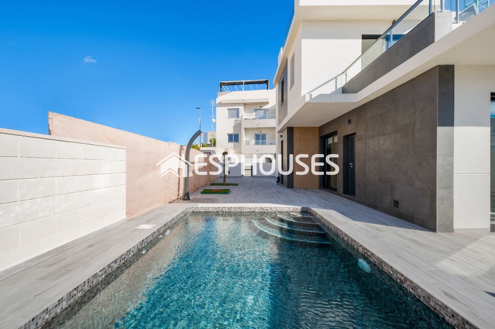 3 bedroom Villa for sale in Benijofar with pool - € 435,000 (Ref: 9445117)
