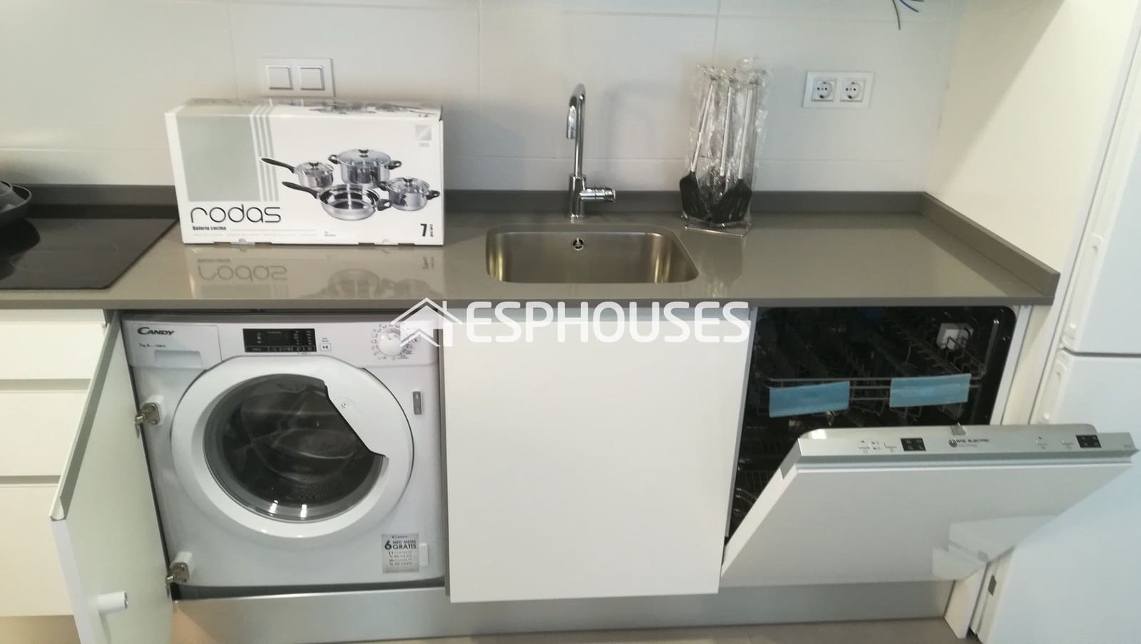 3 bedroom Semi-detached Villa for sale in Los Montesinos with pool - € 360,000 (Ref: 9445122)