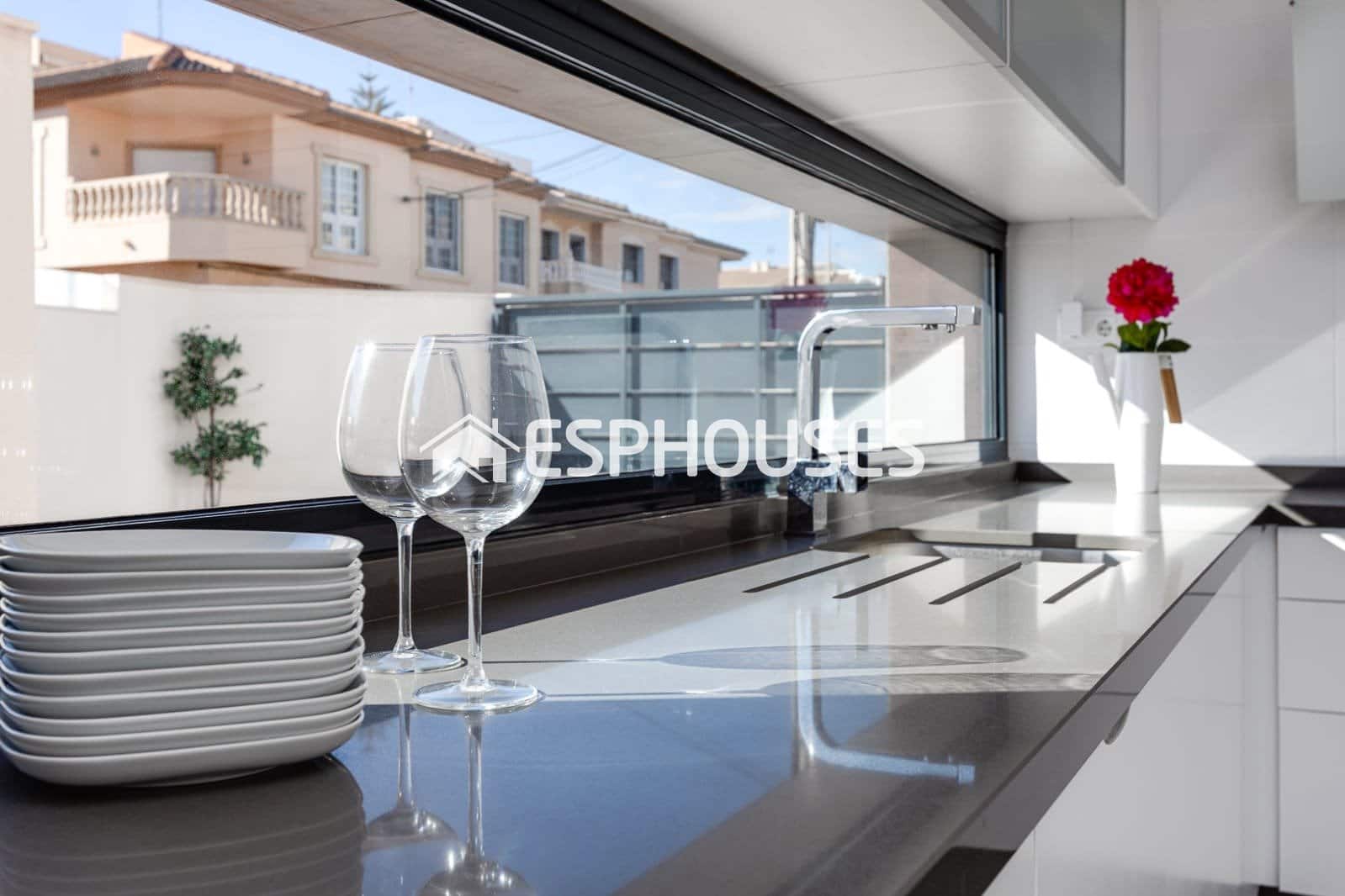 Chalet de 3 habitaciones en Pilar de la Horadada en venta con piscina - 410.000 € (Ref: 9445126)