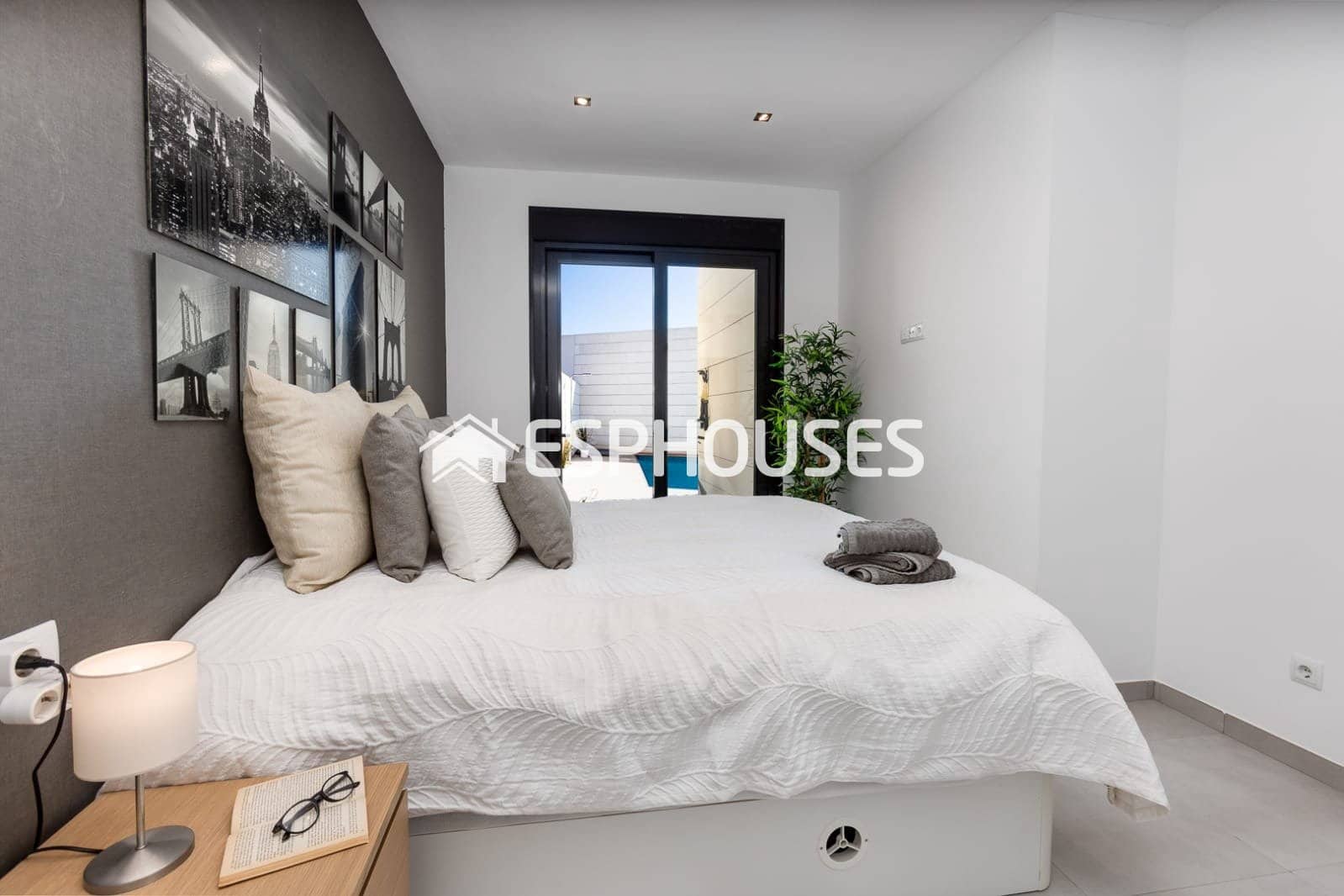 Chalet de 3 habitaciones en Pilar de la Horadada en venta con piscina - 410.000 € (Ref: 9445126)