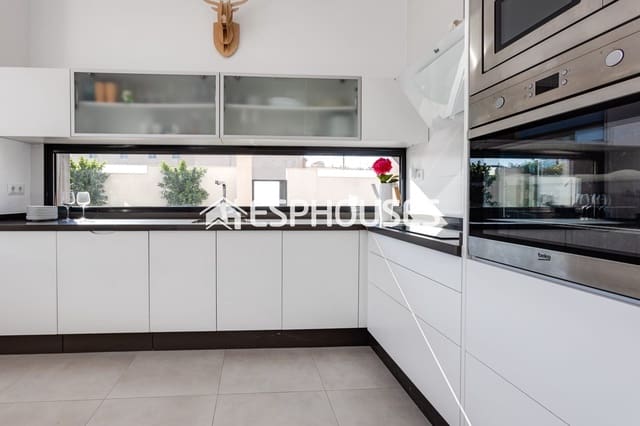 3 soveværelse Villa til salg i Pilar de la Horadada ciudad, Pilar de la Horadada med swimmingpool garage - € 410.000 (Ref: 9445126)
