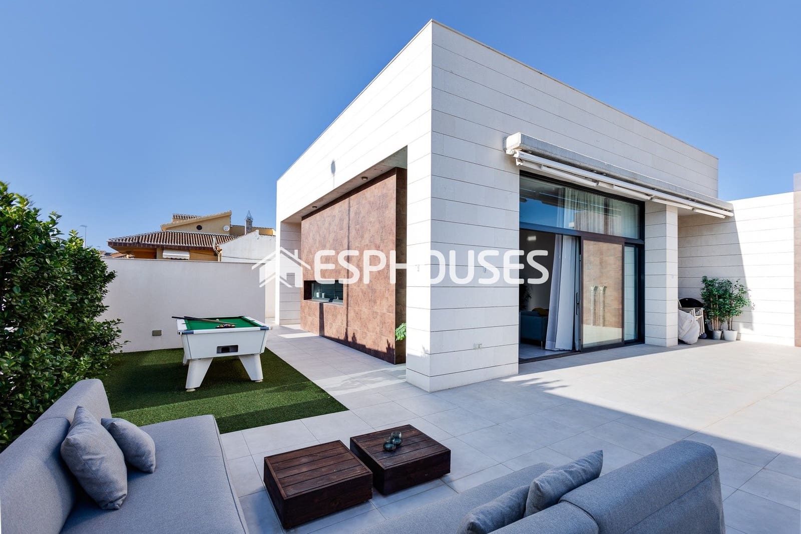 Chalet de 3 habitaciones en Pilar de la Horadada en venta con piscina - 410.000 € (Ref: 9445126)