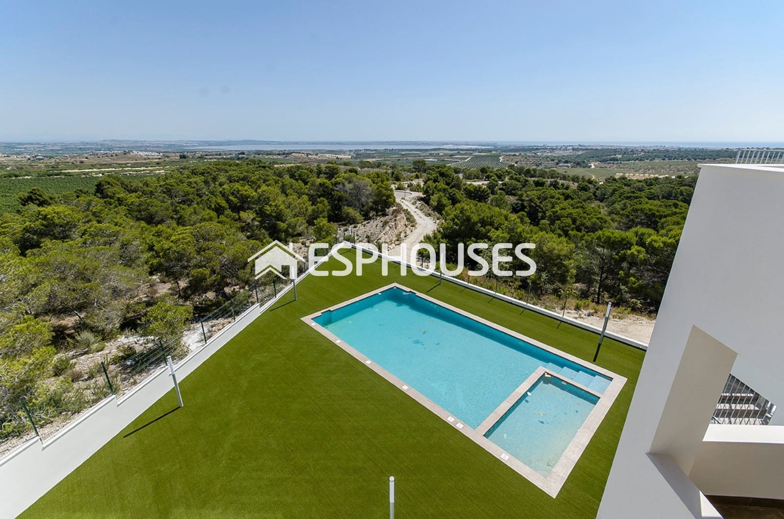 Bungalow de 2 habitaciones en San Miguel de Salinas en venta con piscina - 375.000 € (Ref: 9445130)