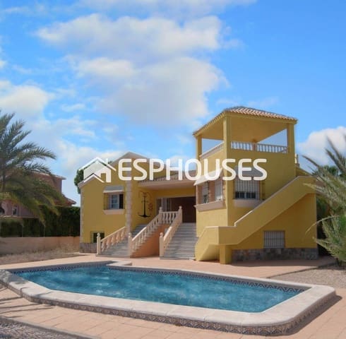 Chalet de 3 habitaciones en Orihuela Costa, Orihuela en venta con piscina - 780.000 € (Ref: 9445137)