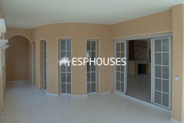 Chalet de 3 habitaciones en Orihuela Costa, Orihuela en venta con piscina - 780.000 € (Ref: 9445137)