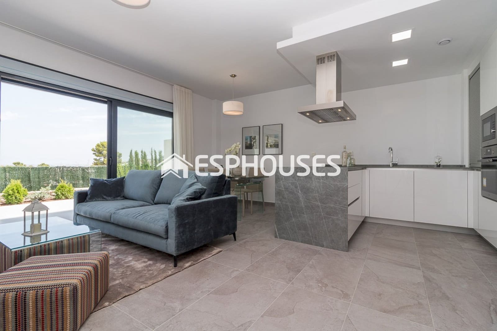 Apartamento de 3 habitaciones en Torrevieja en venta con piscina garaje - 310.000 € (Ref: 9445139)