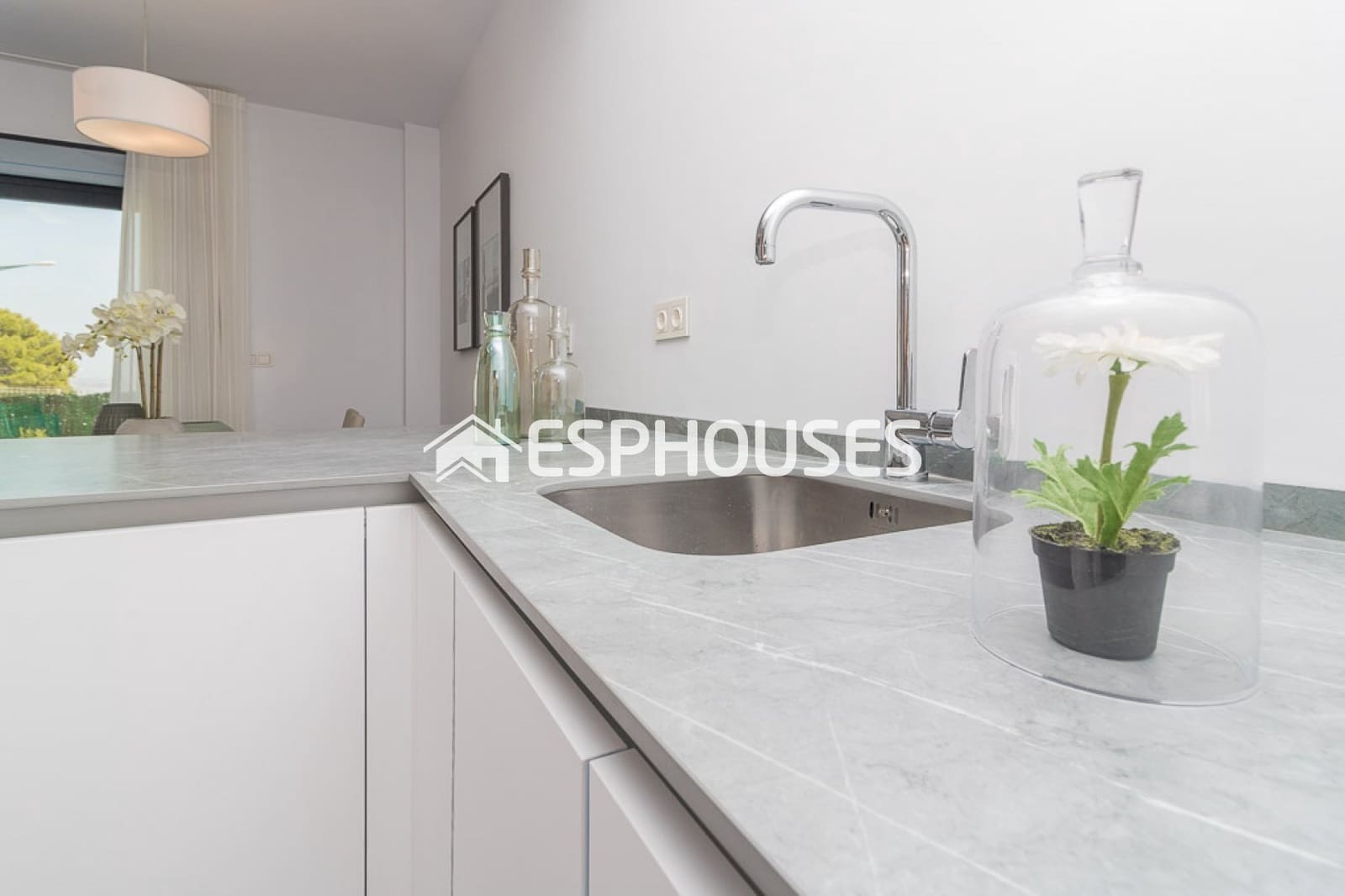 Apartamento de 3 habitaciones en Torrevieja en venta con piscina garaje - 310.000 € (Ref: 9445139)