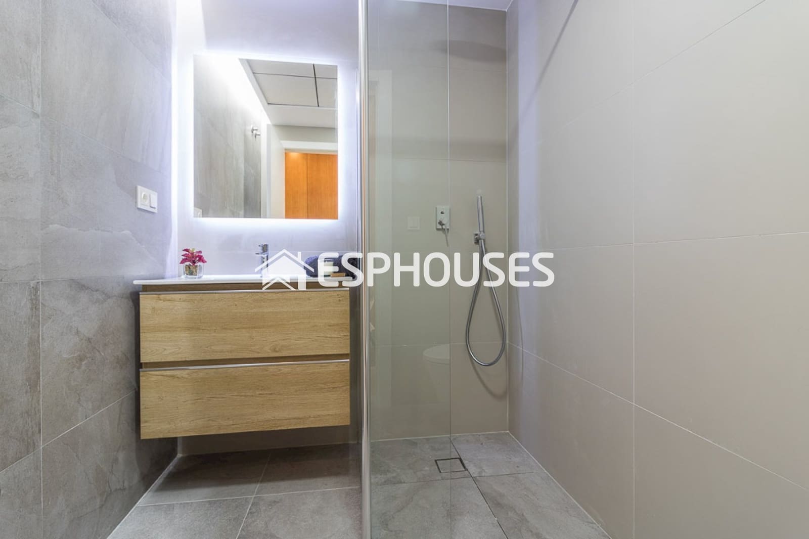 Apartamento de 3 habitaciones en Torrevieja en venta con piscina garaje - 310.000 € (Ref: 9445139)
