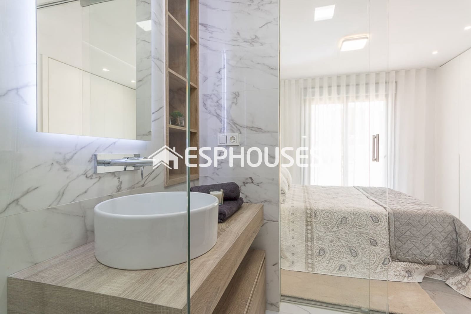 Apartamento de 3 habitaciones en Torrevieja en venta con piscina garaje - 310.000 € (Ref: 9445139)