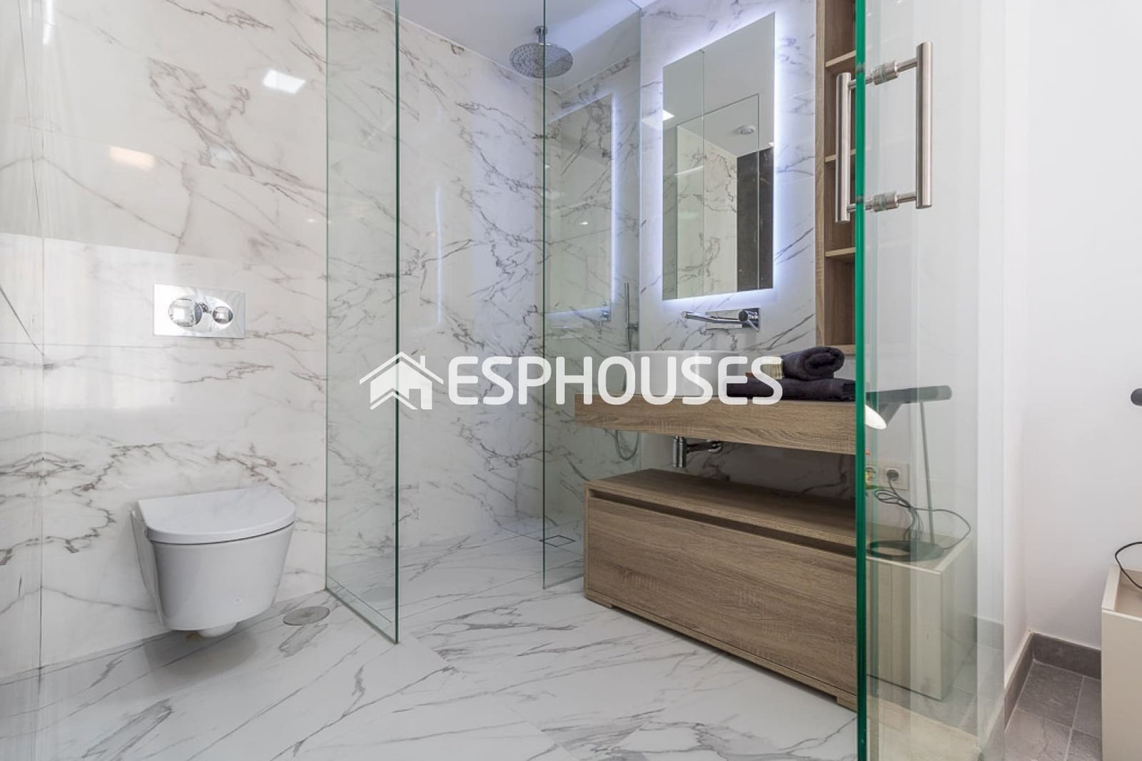 Apartamento de 3 habitaciones en Torrevieja en venta con piscina garaje - 310.000 € (Ref: 9445139)