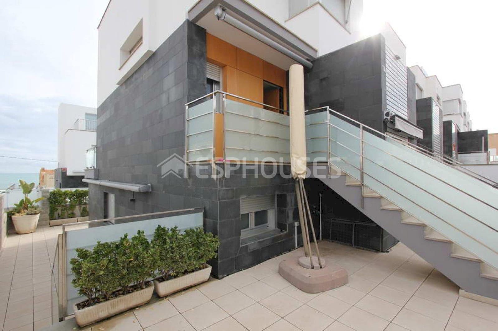 6 bedroom Bungalow for sale in Guardamar del Segura with pool garage - € 650,000 (Ref: 9445140)