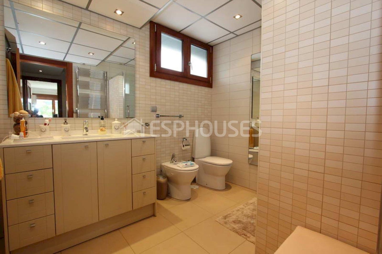 6 bedroom Bungalow for sale in Guardamar del Segura with pool garage - € 650,000 (Ref: 9445140)