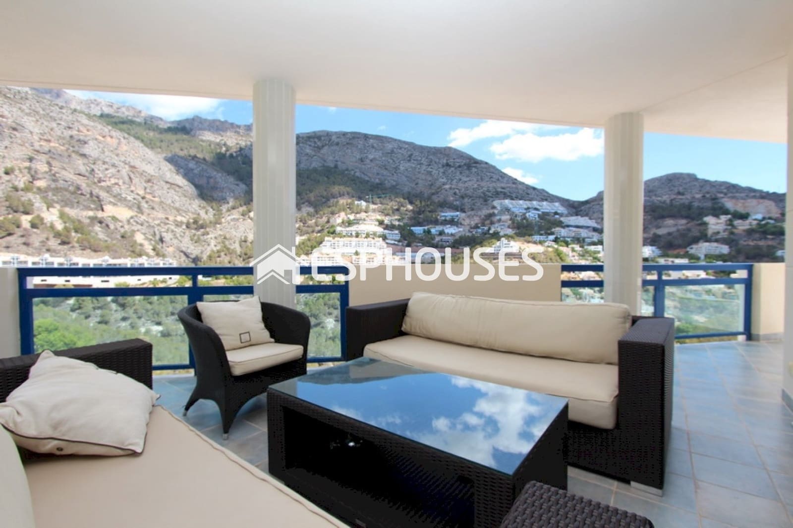 2 bedroom Villa for sale in Altea - € 900,000 (Ref: 9445142)