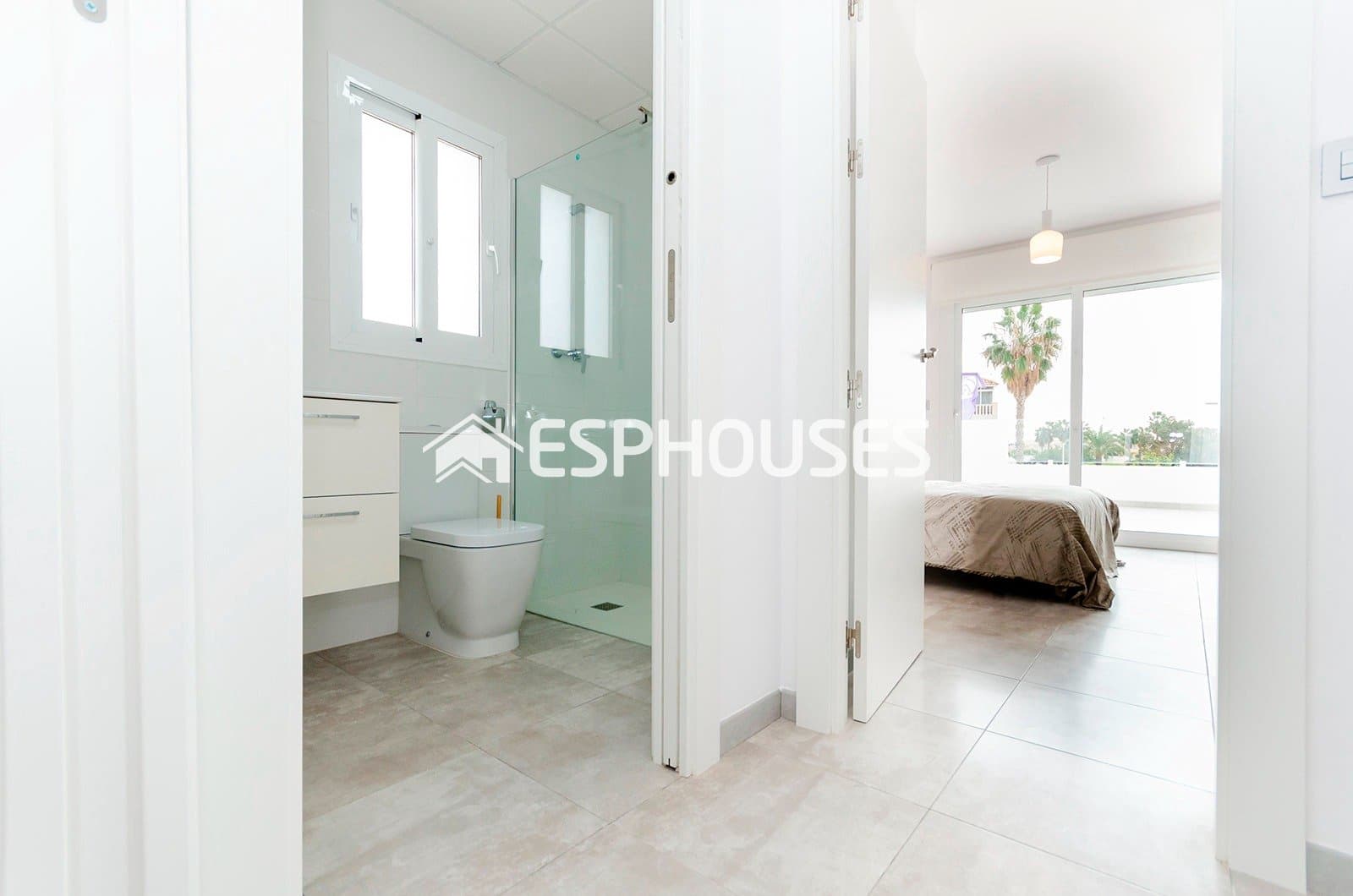 3 bedroom Villa for sale in Torrevieja with pool - € 409,000 (Ref: 9445151)