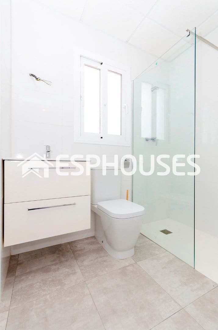 3 bedroom Villa for sale in Torrevieja with pool - € 409,000 (Ref: 9445151)
