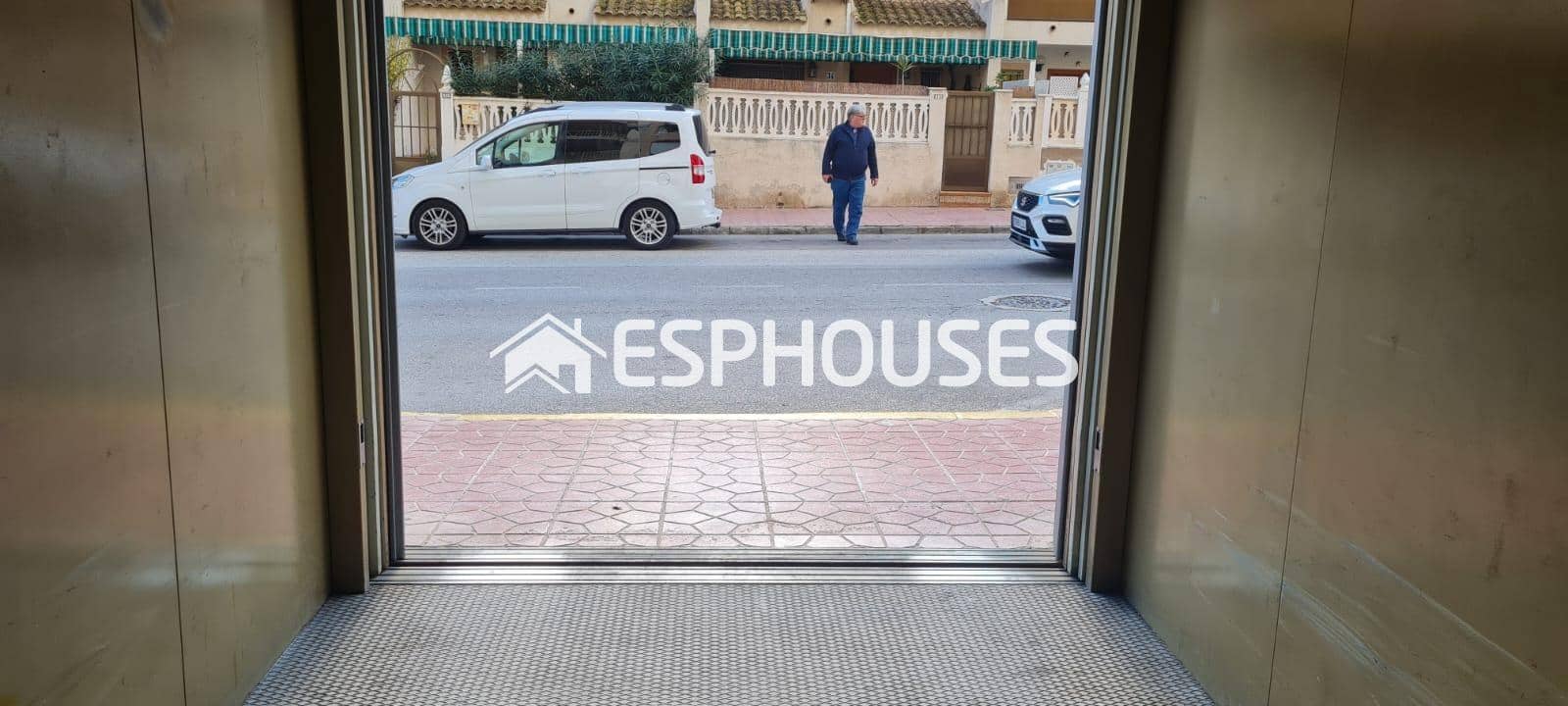 Garage à vendre à Guardamar del Segura - 5 500 € (Ref: 9445163)