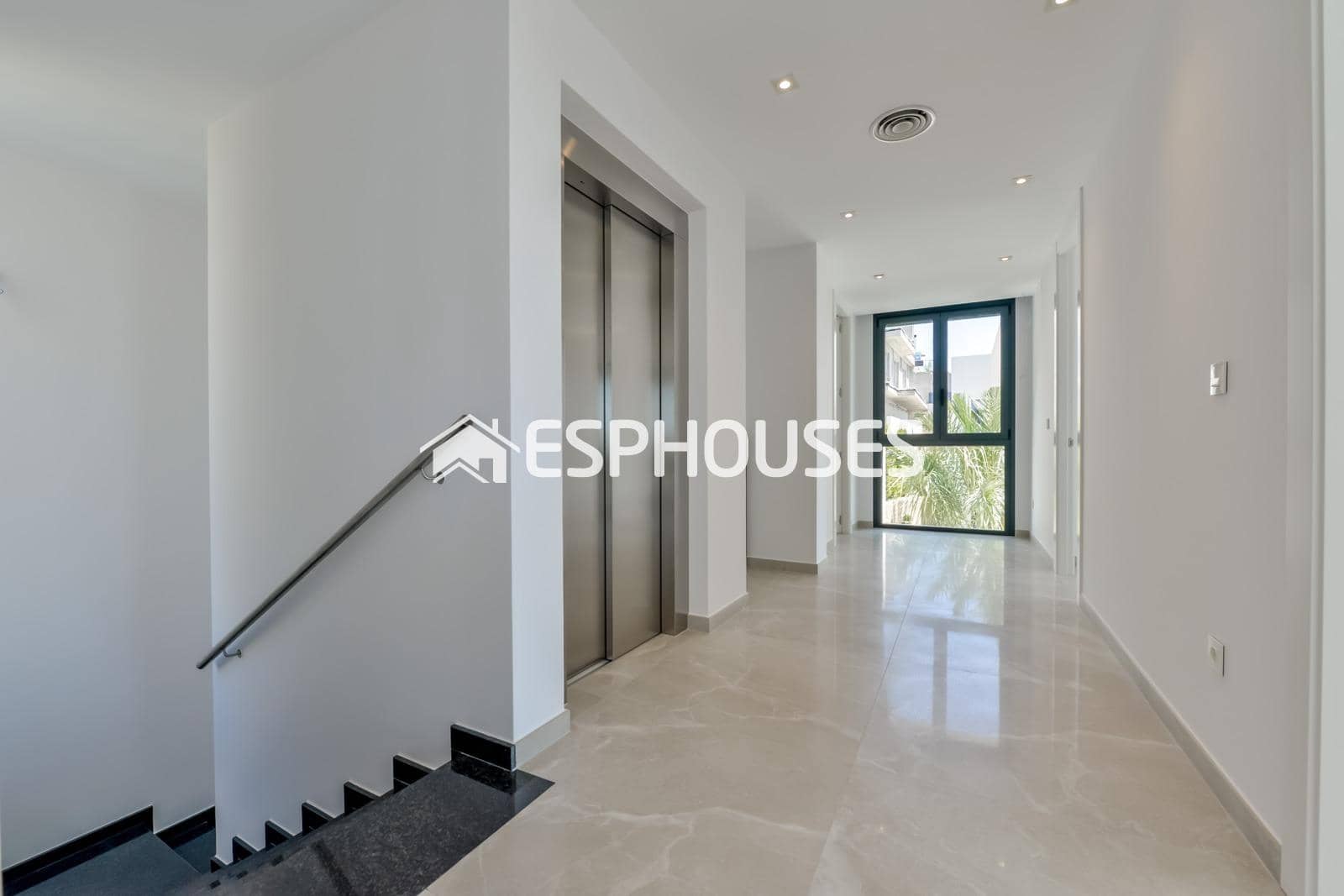 4 slaapkamer Villa te koop in Finestrat met zwembad garage - € 2.100.000 (Ref: 9445207)