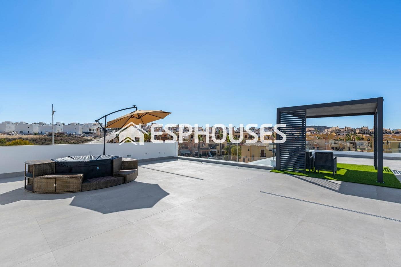 Chalet de 3 habitaciones en Algorfa en venta con piscina garaje - 600.000 € (Ref: 9445208)