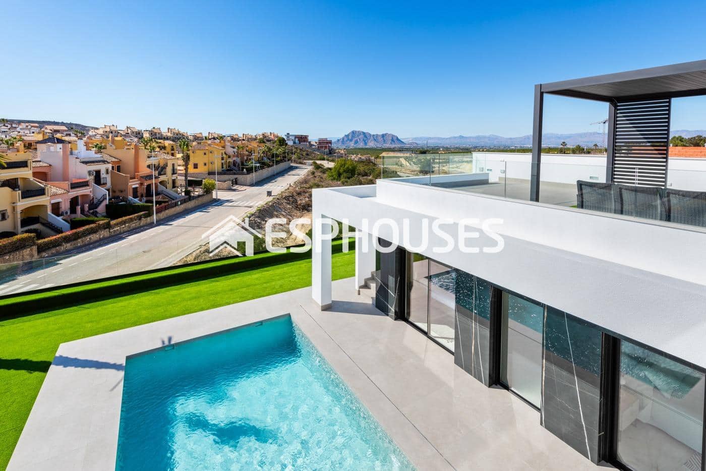 Chalet de 3 habitaciones en Algorfa en venta con piscina garaje - 600.000 € (Ref: 9445208)