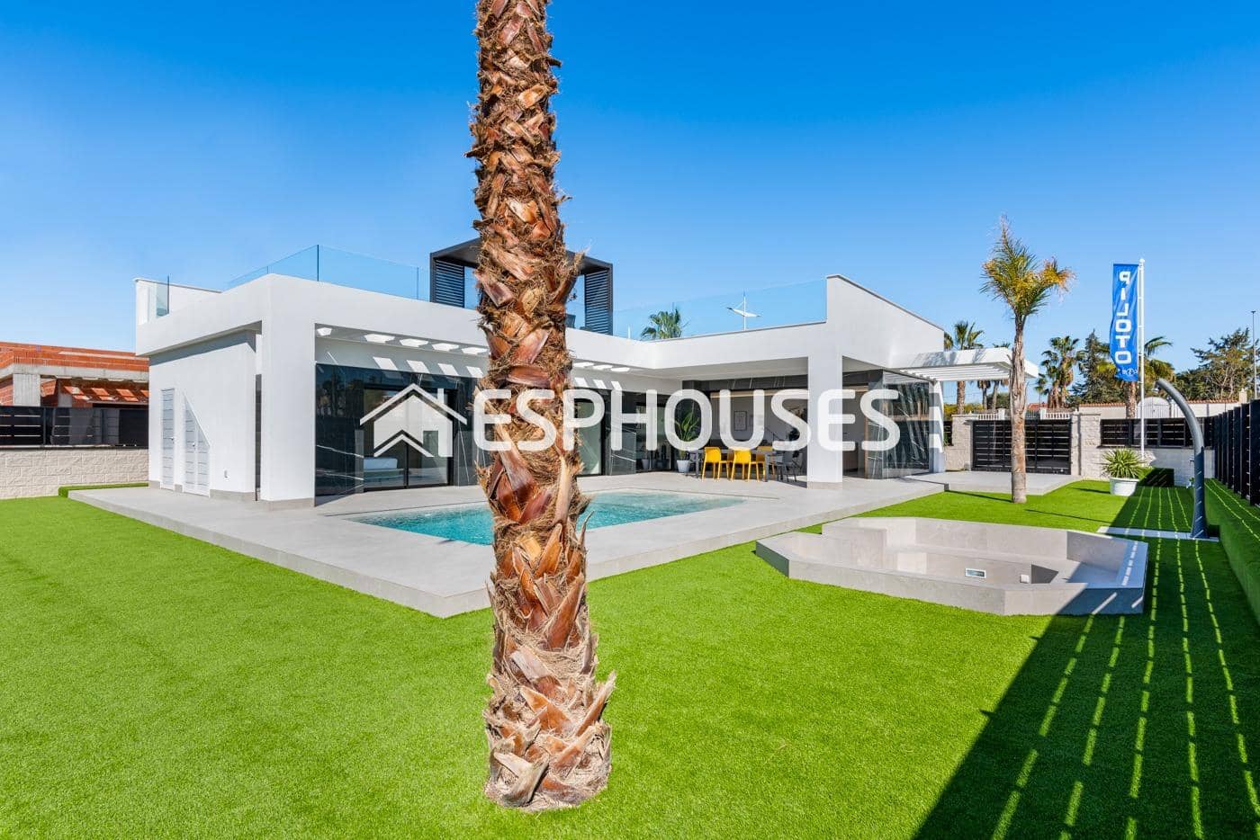 Chalet de 3 habitaciones en Algorfa en venta con piscina garaje - 600.000 € (Ref: 9445208)