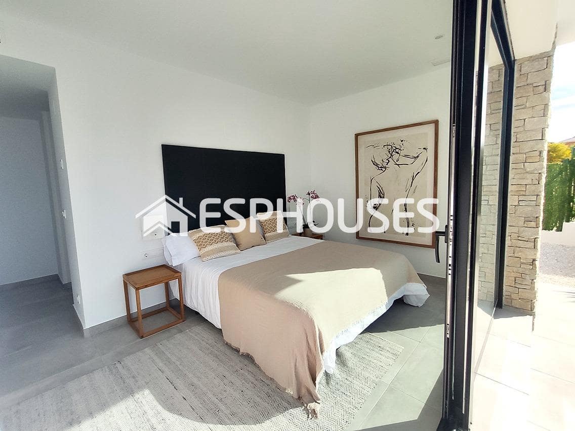 3 soveværelse Villa til salg i Calasparra med swimmingpool garage - € 345.000 (Ref: 9445217)