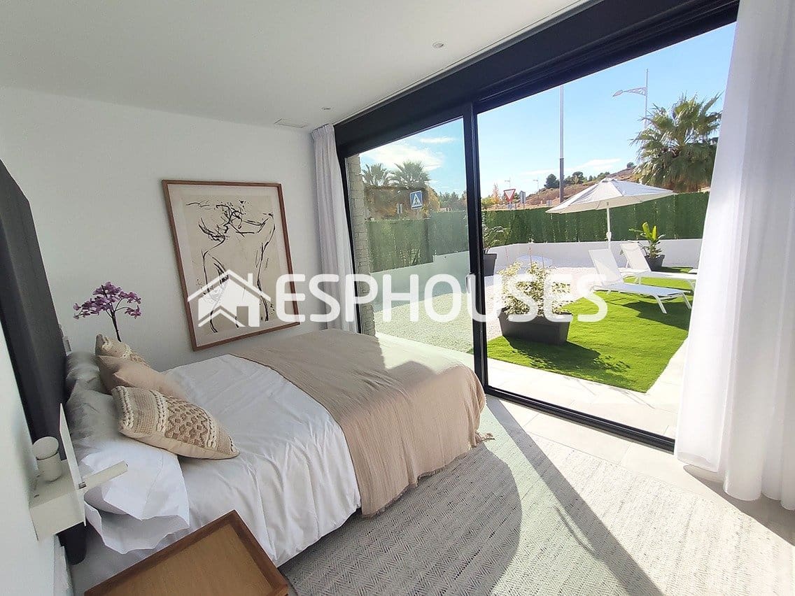Chalet de 3 habitaciones en Calasparra en venta con piscina - 355.000 € (Ref: 9445217)
