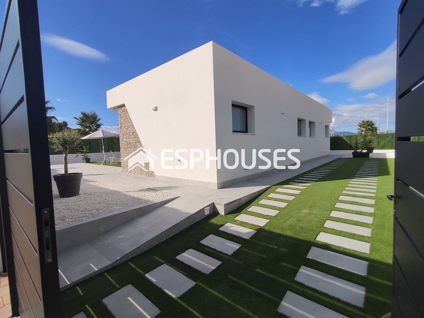 Chalet de 3 habitaciones en Calasparra en venta con piscina - 355.000 € (Ref: 9445217)