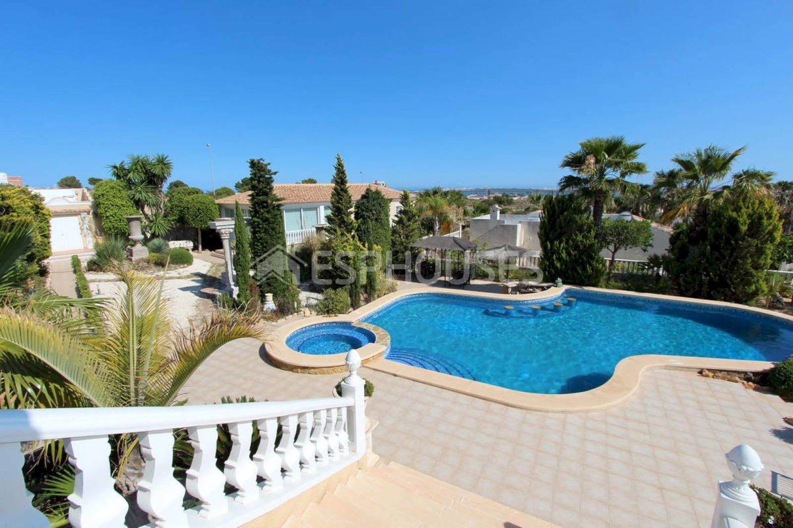 5 bedroom Villa for sale in Rojales with pool garage - € 980,000 (Ref: 9445238)