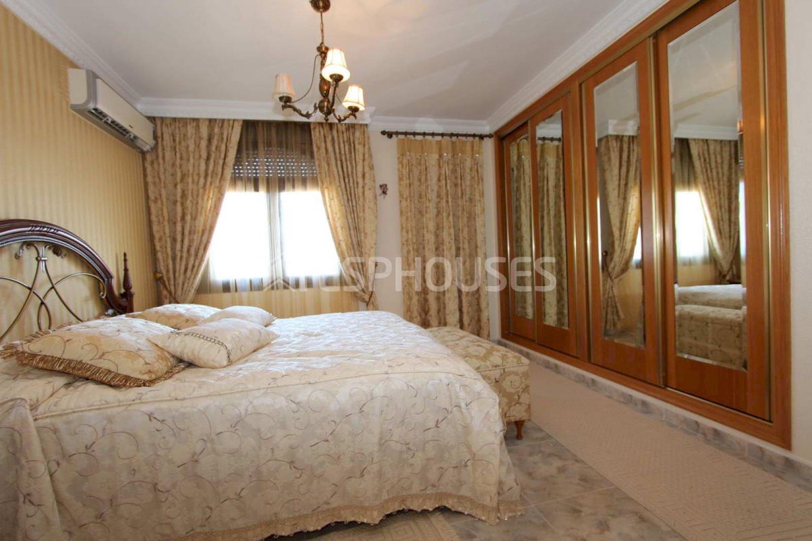 5 bedroom Villa for sale in Rojales with pool garage - € 980,000 (Ref: 9445238)