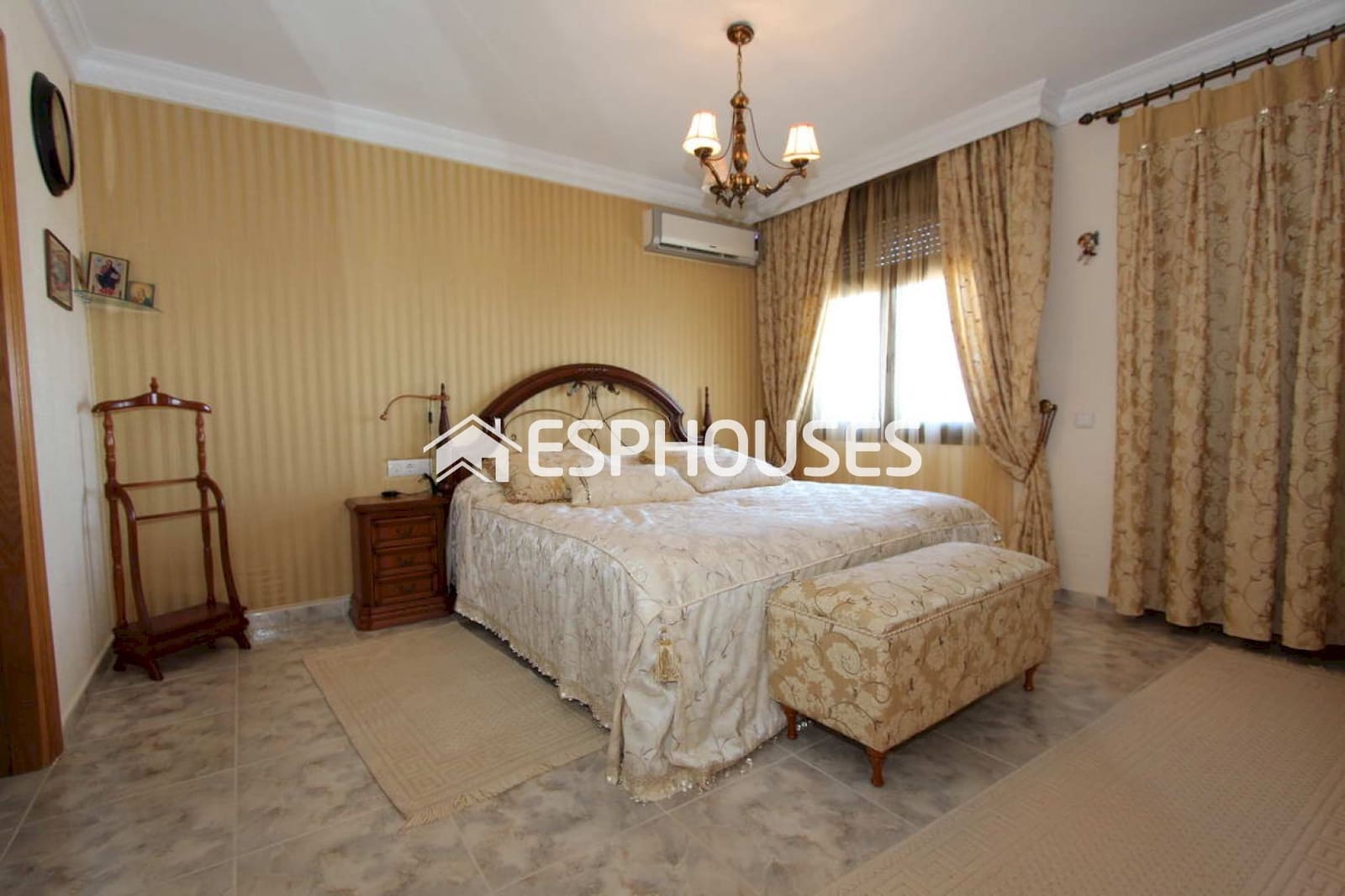 5 bedroom Villa for sale in Rojales with pool - € 980,000 (Ref: 9445238)